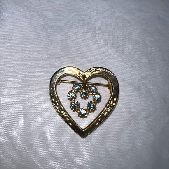Vintage Aquamarine Dangle Heart Gold Tone Brooch - Picture 2 of 7